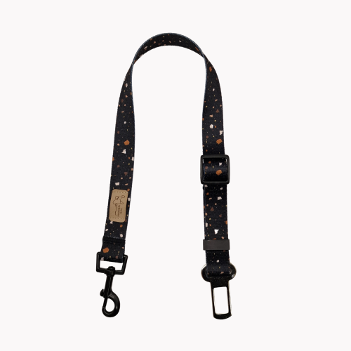 pas samochodowy dogstriko black poondel dog.png