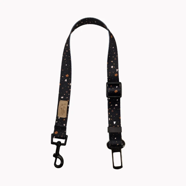 pas samochodowy dogstriko black poondel dog.png