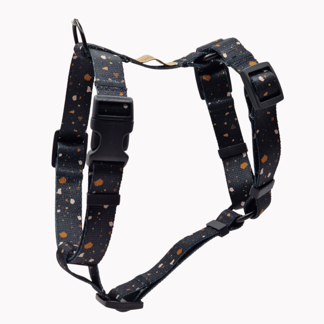 szelki guard dogstriko black poondel dog.png